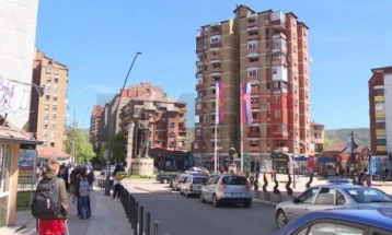 Një bombë është hedhur në Mitrovicë, dy persona janë lënduar nga shpërthimi