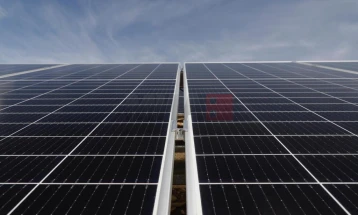 Nënshkruhet marrëveshja për fotovoltaikët – do të prodhohet rrymë që të mos shtrenjtohet uji për vaditje