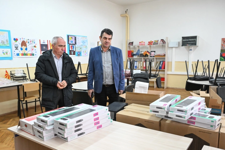 Градоначалникот Коњановски промовира нови проекти во СОУ „Таки Даскало“-Битола