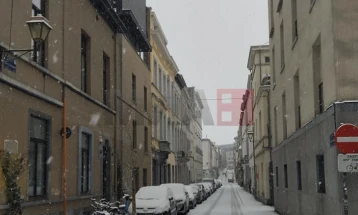 Bora shkaktoi vonesa në trafikun ajror dhe rrugor në Belgjikë