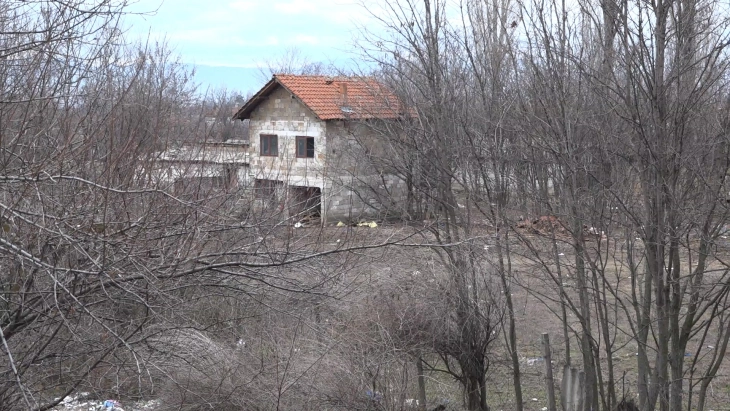 Gjendet një banor i vdekur nga Prilepi në mes të një ferme derrash në periferi të qytetit