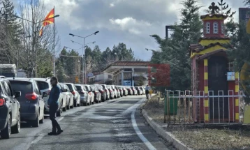 Të paktën dy orë pritet në vendkalimin kufitar afër Dellçevës për të hyrë në Bullgari (video)