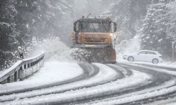 ЦУК со апел за внимателно возење и препораки до населението во очекување викендов на обилни врнежи од снег