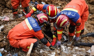 Në Kinë rrëshqitja e dheut ka bllokuar 50 njerëz