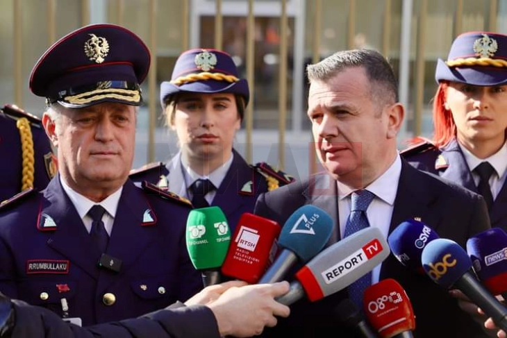 Në një operacion të madh policia shqiptare arrestoi 273 persona, sekuestrohen armë, drogë dhe para