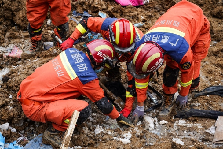 Дваесет загинати по свлечиштето во кинеската провинција Јунан