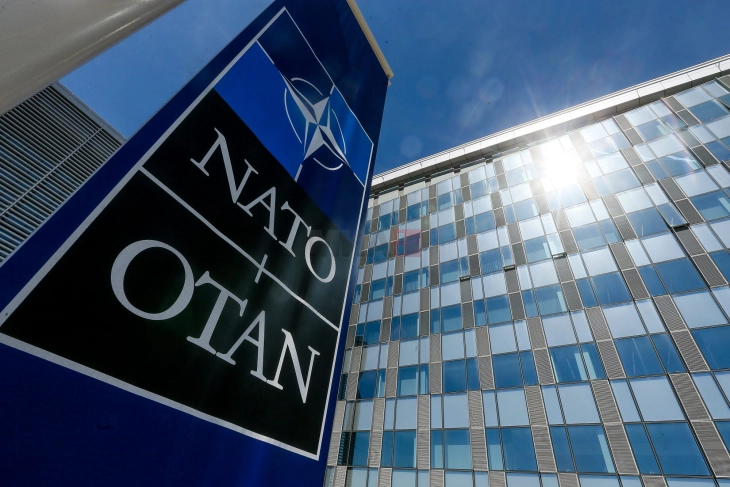 НАТО склучува договори за производство на стотици илјади проектили од 155 милиметри