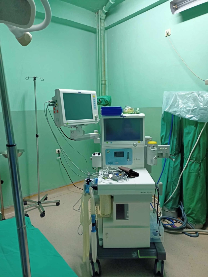 Нов апарат за анестезија и респиратор за велешката болница вредни 7,5 милиони денари