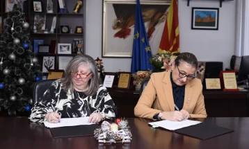 Minister Trenchevska and UNICEF Representative DiGiovanni sign working plan on social policy, violence protection, pre-school education