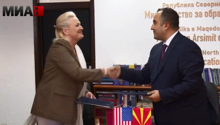 Изјави на министерот Шаќири и американската амбасадорка Агелер (во живо)