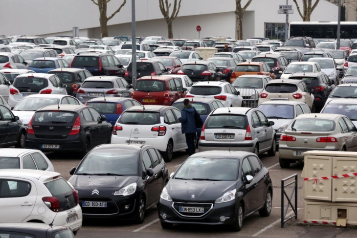 Повеќето автомобили во ЕУ испуштаат исто количество јаглерод диоксид како пред 12 години