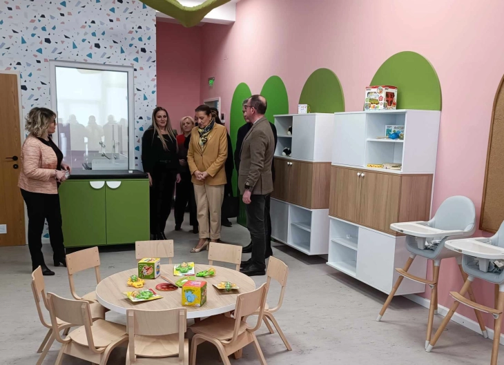 Minister Trenchevska, Mayor Taravari open new premises in Gostivar kindergarten