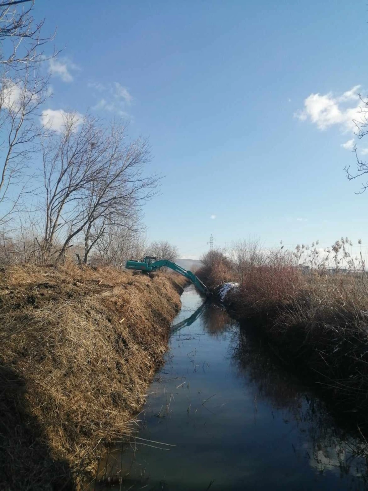 Чистење на каналската мрежа во општина Илинден