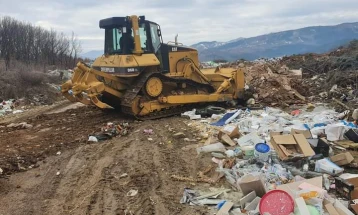 Се расчистува градската депонија во Македонска Каменица