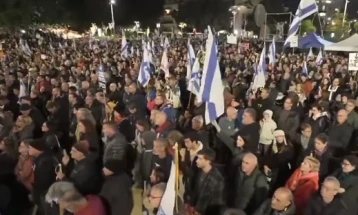 Израел: Илјадници луѓе на протестите бараат смена на владата на Нетанјаху и ослободување на заложниците