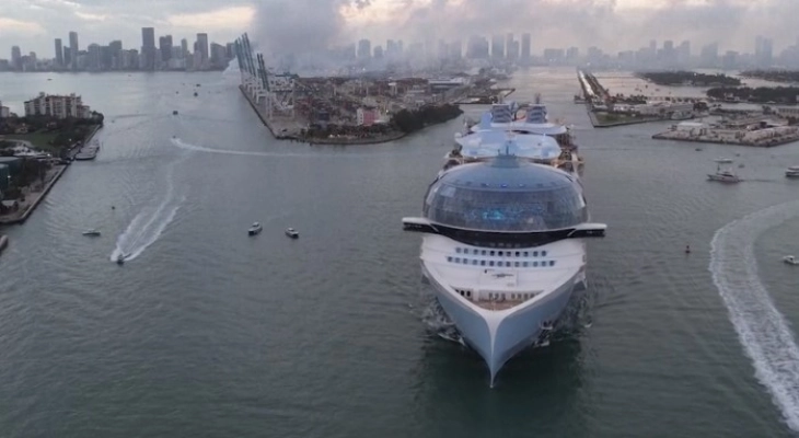 Anija më e madhe për kryqëzim në botë është nisur në udhëtimin e saj të parë, shqetësim i rritur për shkak të emisioneve të dëmshme