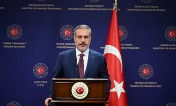 Шефот на турската дипломатија замина во мини балканска турнеја