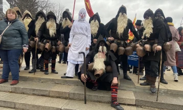 Џоломарите од Бегниште и Сопот беа дел од Меѓународниот карневал под маски во Перник