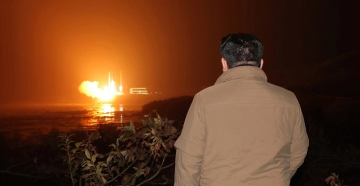 Ким Џонг-ун нагледуваше лансирање крстосувачка ракета од подморница