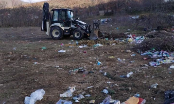 Градоначалникот на Босилово предупредува на еколошка катастрофа од дивите депонии