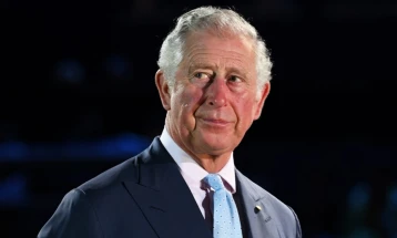 Британскиот крал Чарлс Трети е отпуштен од болница по операција на простата