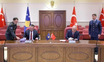 Kosova dhe Turqia nënshkruan marrëveshje kornizë ushtarake për thellimin e bashkëpunimit