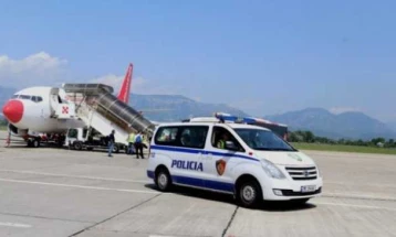 Një shtetas i Maqedonisë së Veriut i kërkuar me fletëarrest ndërkombëtar është arrestuar në aeroportin në Tiranë