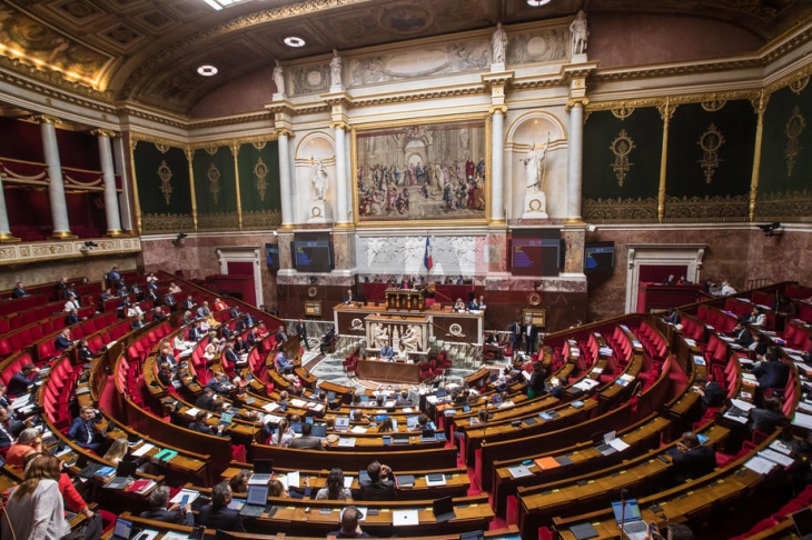 Parlamenti francez votoi në Kushtetutë të përfshihet liria e garantuar e abortit
