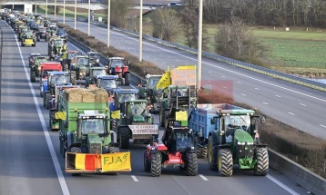 Përpara protestës së nesërme të bujqve në Bruksel, vazhdojnë bllokadat bujqësore në të gjithë Belgjikën