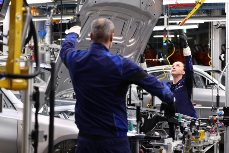 Четири дена работа во неделата - пет дена платени