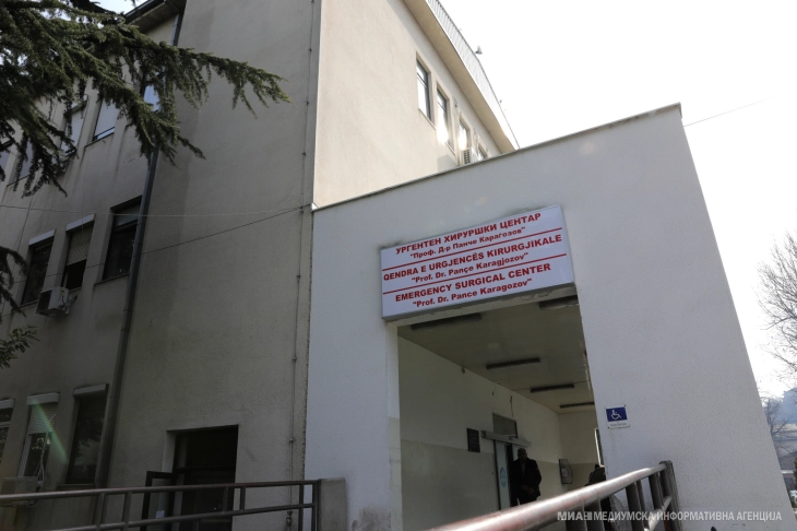 Një nëntëmbëdhjetë vjeçar nga Turqia është sjellë në klinikat e Shkupit në gjendje të rëndë ku ka ndërruar jetë, nuk ka shenja dhune