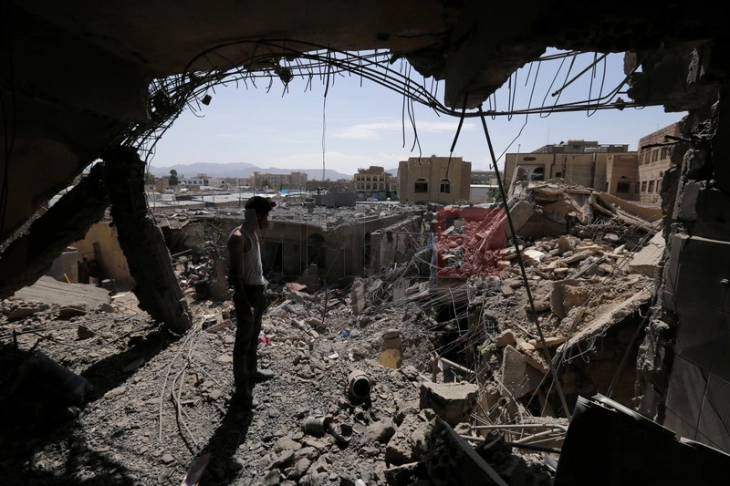 SHBA dhe Britania e Madhe qëlluan të paktën 30-të objektiva në Jemen