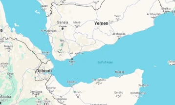 Një anije britanike e mallrave dëmtohet nga sulmi me dron në brigjet e Jemenit