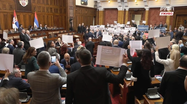 Српската опозицијата со став дека ја прекинала конститувната седница на Собранието, реакции и од власта