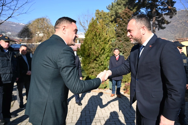 Министерот Тошковски во посета на СВР Тетово