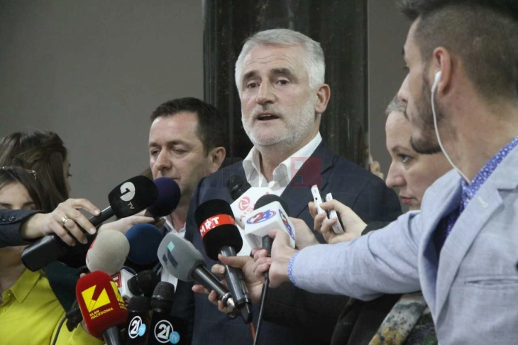 Thaçi nuk do të votojë për ministrat e rinj