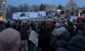Protestë në Kiev për kthimin e Zaluzhnit