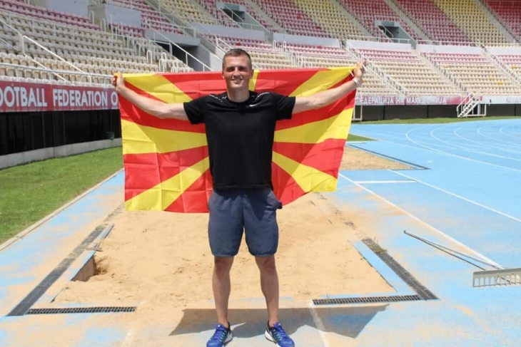 Трајковски постави нов македонски рекорд во скок во далечина во сала