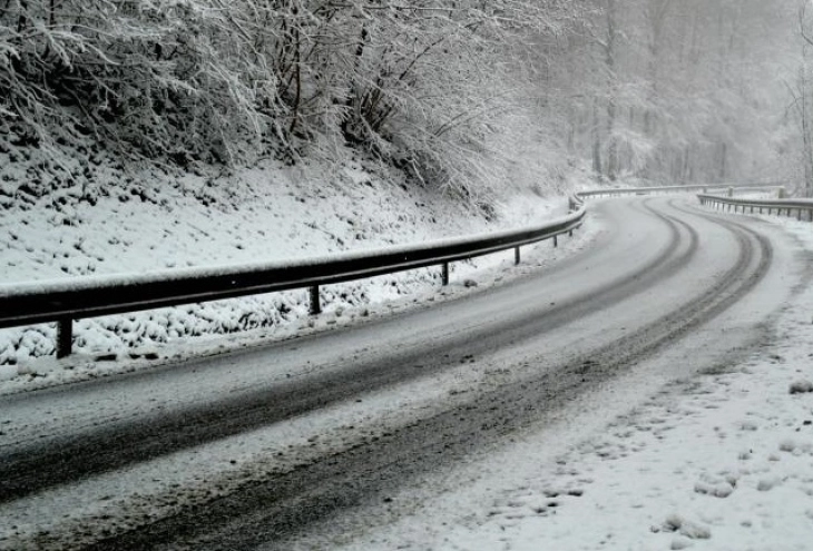 Komunikacioni në kushte dimri nëpër rrugë të lagështa, borë me intensitet më të dobët në Kodër të Diellit