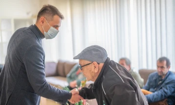 Велковски го посети Домот за стари лица ,,Зафир Сајто“ во Куманово