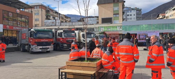 Општина Тетово презентираше камиони и контејнери со кои ќе се собира сметот низ градот 