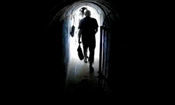 Израелци: Имаме снимка од лидерот на Хамас, тој бега низ тунел со сопругата, децата и братот