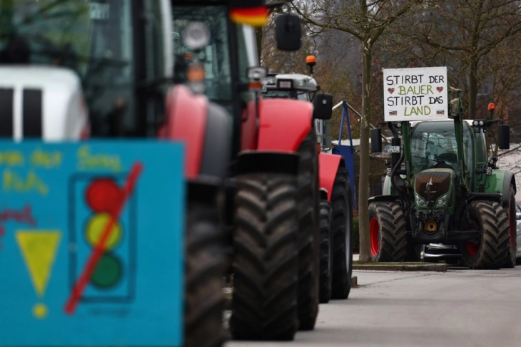 Incident gjatë protestës së bujqve në Gjermani, janë lënduar disa policë