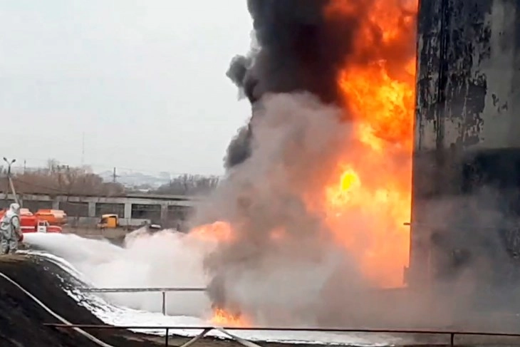 Украински дрон погоди складиште за нафта во руската област Курск, нема жртви