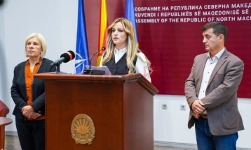 Албанската опозиција бара Митрески што поскоро да свика пленарна седница за избор на нов член на ДИК