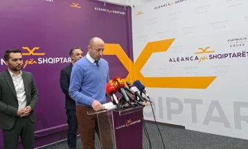 Алијанса за Албанците укажа на прекршување на партискиот статут, печатите ги има претседателот Арбен Таравари