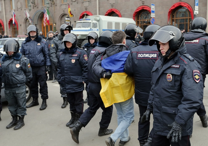 More than 100 arrested as Russians mourn Navalny's death