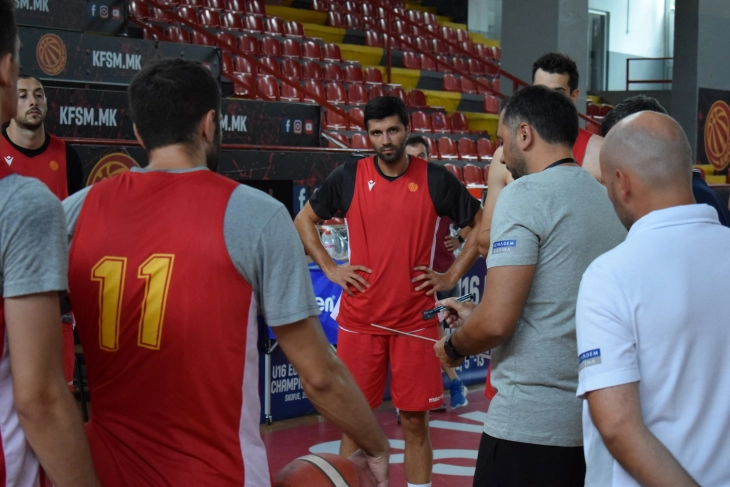 Македонските кошаркари ги почнуваат подготовките за натпреварите со Естонија и со Полска