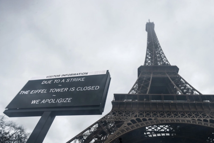 Eiffel Tower employees on strike, leaving landmark sans tourists
