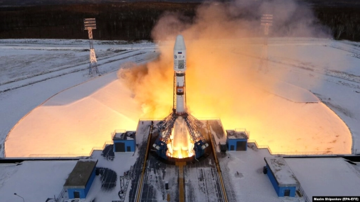 Блумберг: САД им кажале на сојузниците дека Русија „годинава“ може да испрати нуклеарно оружје во вселената